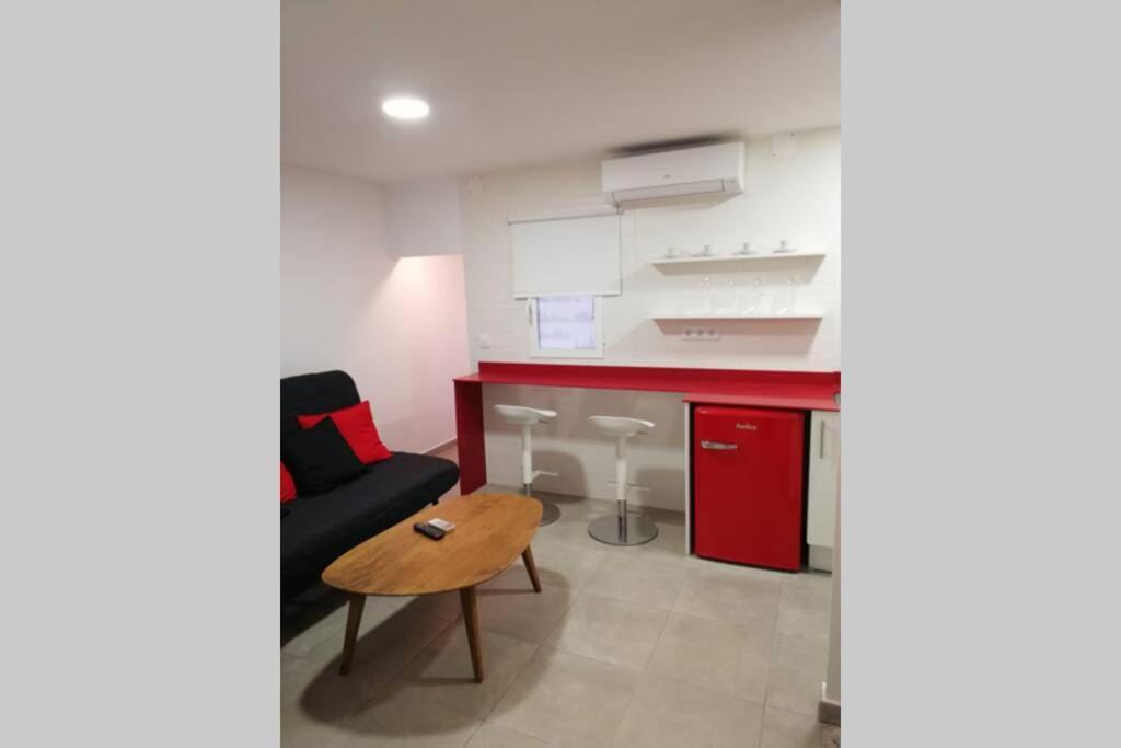 Apartment M1 Cool Loft 1 Min Walk To Metro 15 Min Center By Metro